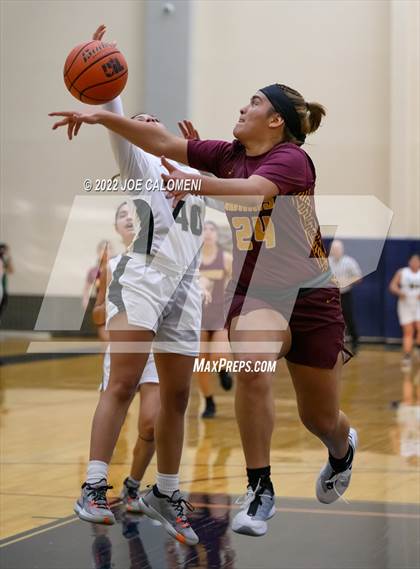 Thumbnail 3 in Edison [Thomas A.] vs Harlandale (UIL 5A Region 4 Bi-District) photogallery.