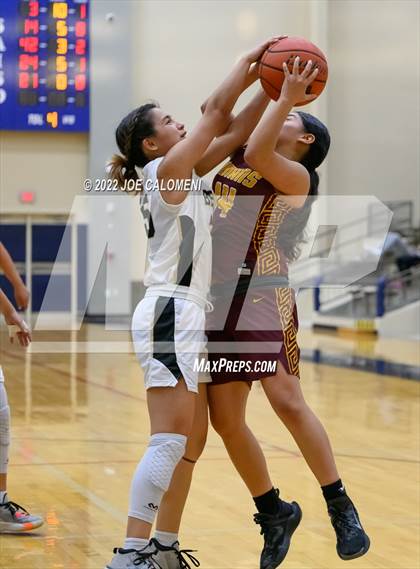 Thumbnail 3 in Edison [Thomas A.] vs Harlandale (UIL 5A Region 4 Bi-District) photogallery.