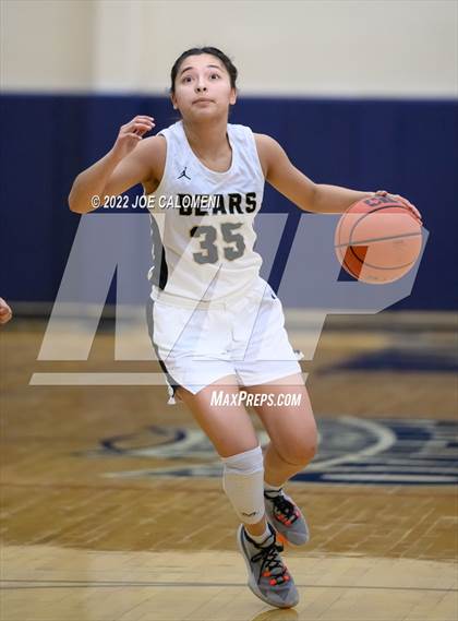 Thumbnail 2 in Edison [Thomas A.] vs Harlandale (UIL 5A Region 4 Bi-District) photogallery.