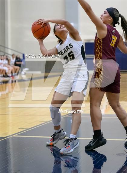 Thumbnail 2 in Edison [Thomas A.] vs Harlandale (UIL 5A Region 4 Bi-District) photogallery.