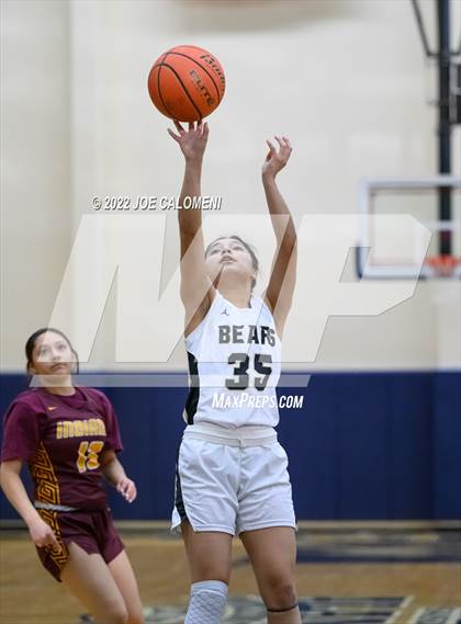 Thumbnail 3 in Edison [Thomas A.] vs Harlandale (UIL 5A Region 4 Bi-District) photogallery.