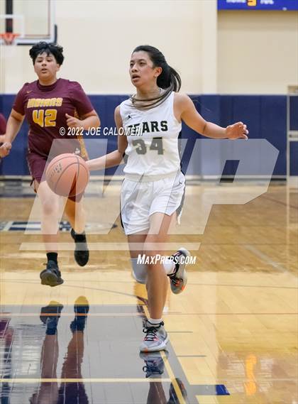 Thumbnail 1 in Edison [Thomas A.] vs Harlandale (UIL 5A Region 4 Bi-District) photogallery.