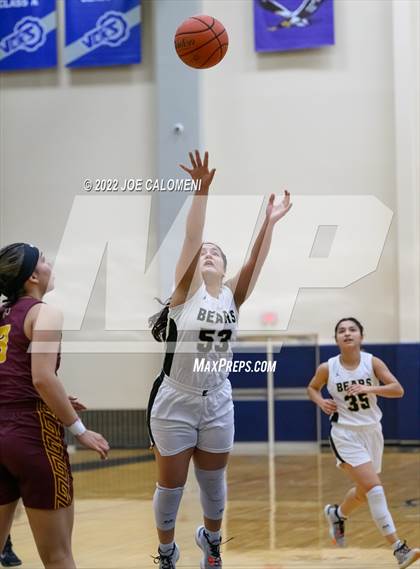 Thumbnail 2 in Edison [Thomas A.] vs Harlandale (UIL 5A Region 4 Bi-District) photogallery.
