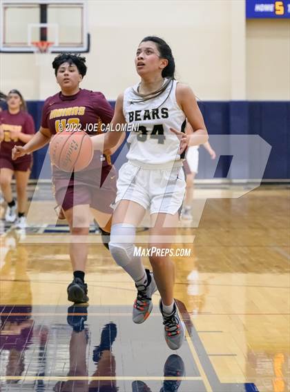Thumbnail 3 in Edison [Thomas A.] vs Harlandale (UIL 5A Region 4 Bi-District) photogallery.