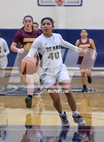 Thumbnail 3 in Edison [Thomas A.] vs Harlandale (UIL 5A Region 4 Bi-District) photogallery.