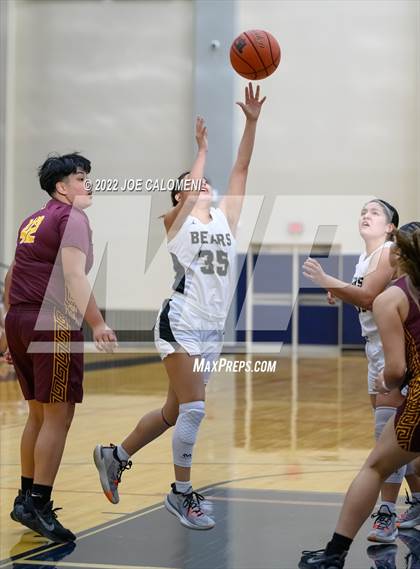 Thumbnail 1 in Edison [Thomas A.] vs Harlandale (UIL 5A Region 4 Bi-District) photogallery.
