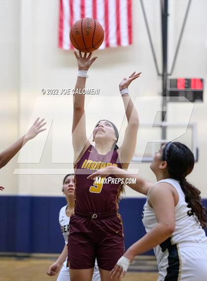 Thumbnail 3 in Edison [Thomas A.] vs Harlandale (UIL 5A Region 4 Bi-District) photogallery.