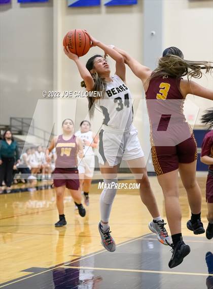 Thumbnail 1 in Edison [Thomas A.] vs Harlandale (UIL 5A Region 4 Bi-District) photogallery.