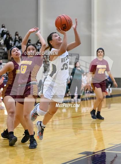Thumbnail 3 in Edison [Thomas A.] vs Harlandale (UIL 5A Region 4 Bi-District) photogallery.