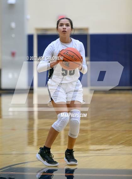 Thumbnail 3 in Edison [Thomas A.] vs Harlandale (UIL 5A Region 4 Bi-District) photogallery.