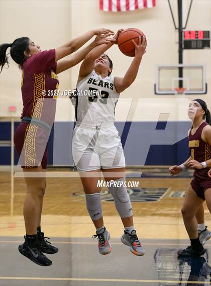 Thumbnail 1 in Edison [Thomas A.] vs Harlandale (UIL 5A Region 4 Bi-District) photogallery.