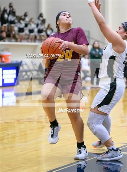Thumbnail 3 in Edison [Thomas A.] vs Harlandale (UIL 5A Region 4 Bi-District) photogallery.