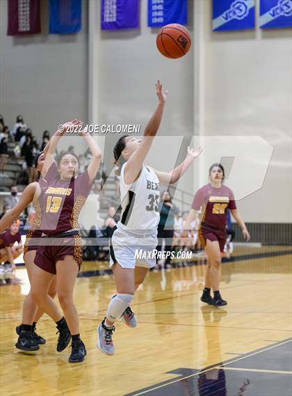 Thumbnail 2 in Edison [Thomas A.] vs Harlandale (UIL 5A Region 4 Bi-District) photogallery.