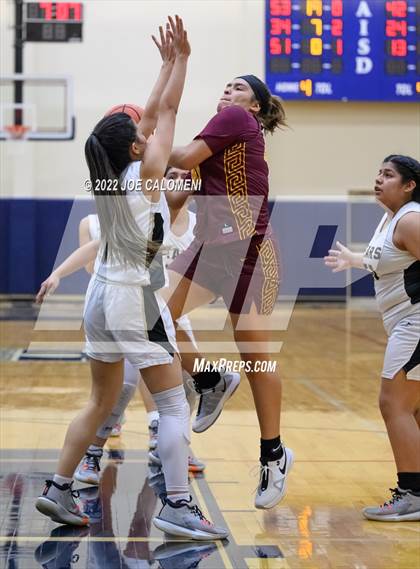 Thumbnail 2 in Edison [Thomas A.] vs Harlandale (UIL 5A Region 4 Bi-District) photogallery.