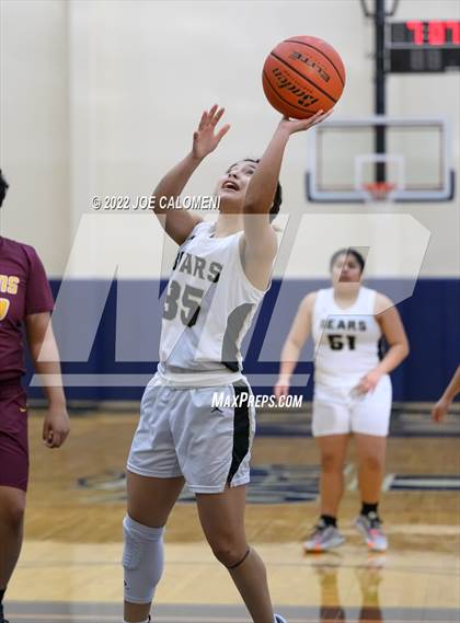 Thumbnail 1 in Edison [Thomas A.] vs Harlandale (UIL 5A Region 4 Bi-District) photogallery.