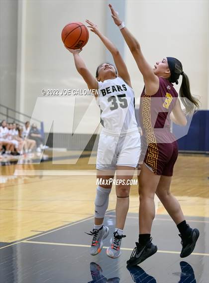 Thumbnail 1 in Edison [Thomas A.] vs Harlandale (UIL 5A Region 4 Bi-District) photogallery.