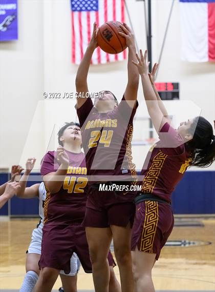 Thumbnail 2 in Edison [Thomas A.] vs Harlandale (UIL 5A Region 4 Bi-District) photogallery.