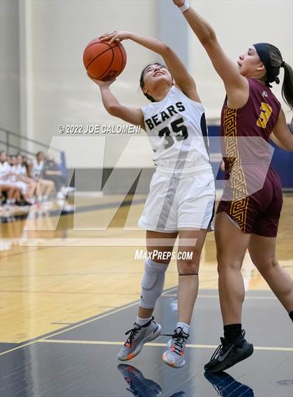 Thumbnail 3 in Edison [Thomas A.] vs Harlandale (UIL 5A Region 4 Bi-District) photogallery.