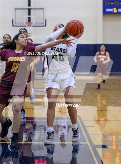 Thumbnail 3 in Edison [Thomas A.] vs Harlandale (UIL 5A Region 4 Bi-District) photogallery.