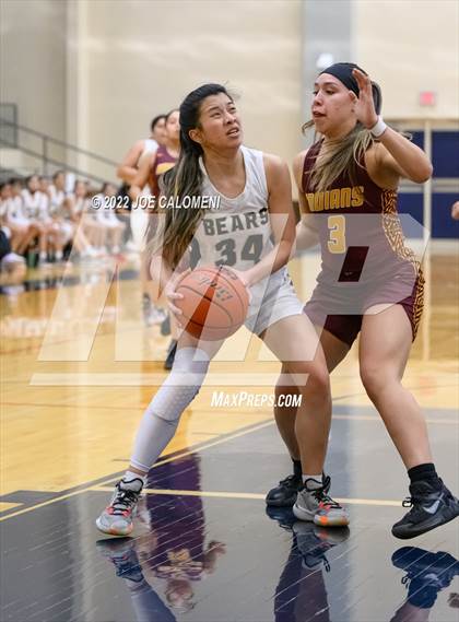 Thumbnail 2 in Edison [Thomas A.] vs Harlandale (UIL 5A Region 4 Bi-District) photogallery.
