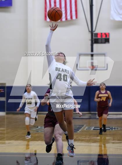 Thumbnail 3 in Edison [Thomas A.] vs Harlandale (UIL 5A Region 4 Bi-District) photogallery.