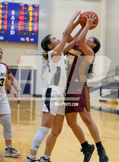 Thumbnail 2 in Edison [Thomas A.] vs Harlandale (UIL 5A Region 4 Bi-District) photogallery.