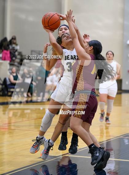 Thumbnail 2 in Edison [Thomas A.] vs Harlandale (UIL 5A Region 4 Bi-District) photogallery.