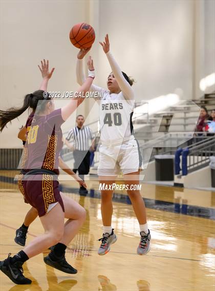 Thumbnail 3 in Edison [Thomas A.] vs Harlandale (UIL 5A Region 4 Bi-District) photogallery.
