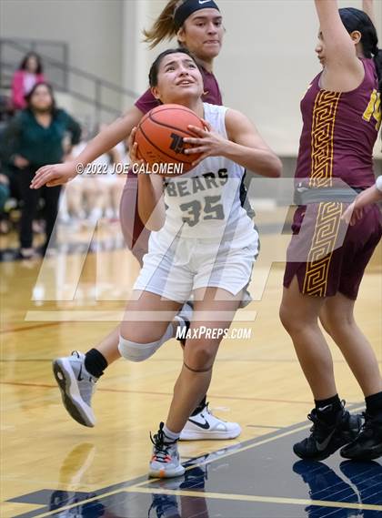 Thumbnail 3 in Edison [Thomas A.] vs Harlandale (UIL 5A Region 4 Bi-District) photogallery.