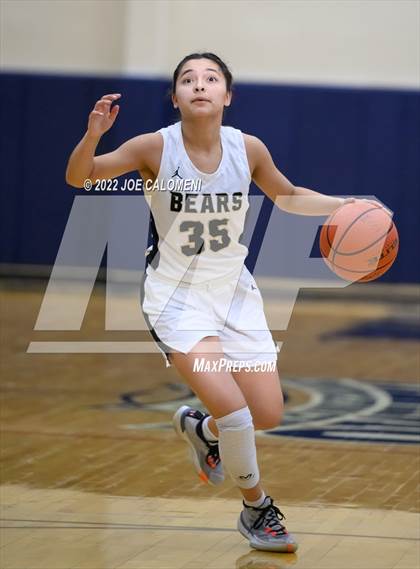 Thumbnail 1 in Edison [Thomas A.] vs Harlandale (UIL 5A Region 4 Bi-District) photogallery.