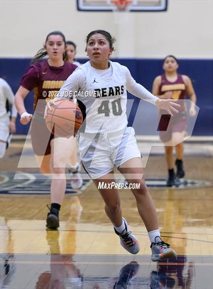Thumbnail 1 in Edison [Thomas A.] vs Harlandale (UIL 5A Region 4 Bi-District) photogallery.