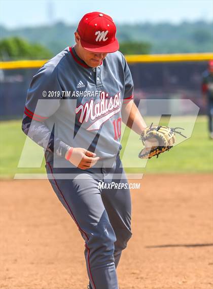 Thumbnail 2 in Madison vs. Greensburg (IHSAA 3A Sectional Semifinal) photogallery.