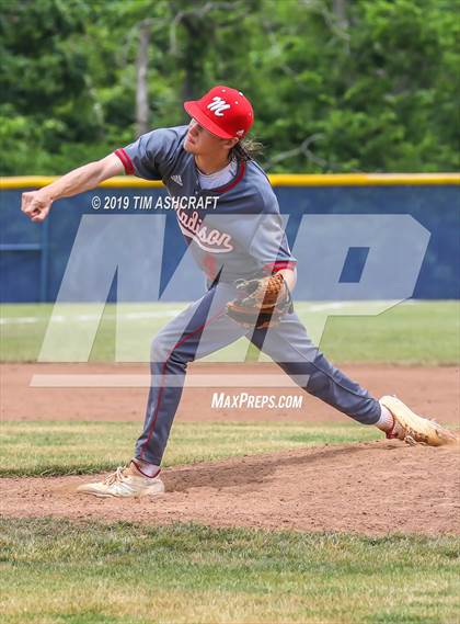 Thumbnail 3 in Madison vs. Greensburg (IHSAA 3A Sectional Semifinal) photogallery.