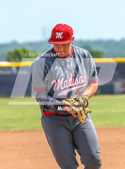Thumbnail 3 in Madison vs. Greensburg (IHSAA 3A Sectional Semifinal) photogallery.