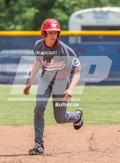 Thumbnail 3 in Madison vs. Greensburg (IHSAA 3A Sectional Semifinal) photogallery.