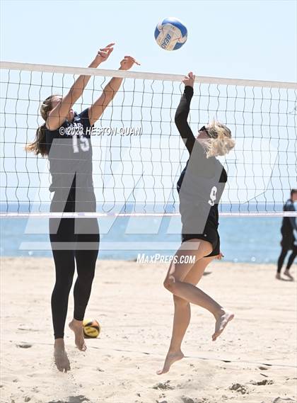 Thumbnail 2 in Wave League Finals - Newport Harbor photogallery.