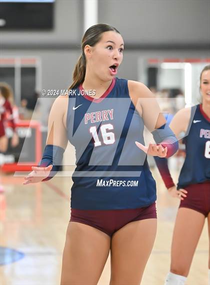 Thumbnail 2 in Perry vs. South Medford (Nike TOC Southwest) photogallery.