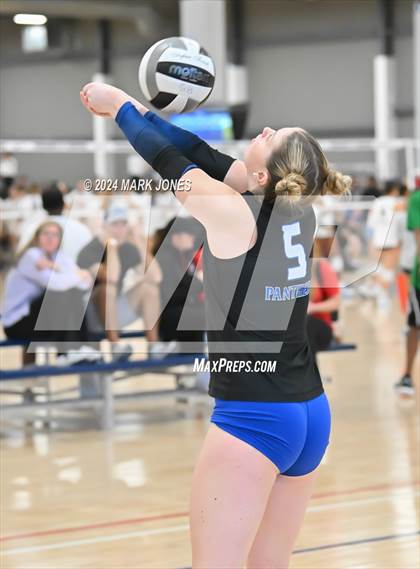 Thumbnail 3 in Perry vs. South Medford (Nike TOC Southwest) photogallery.