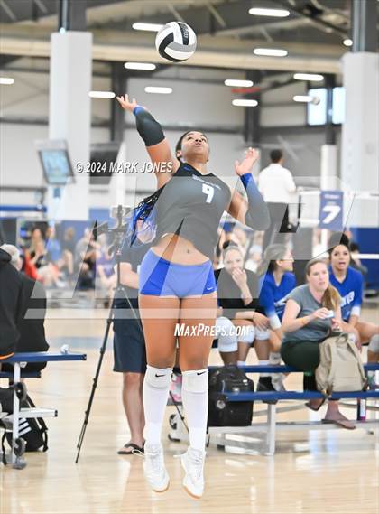 Thumbnail 3 in Perry vs. South Medford (Nike TOC Southwest) photogallery.