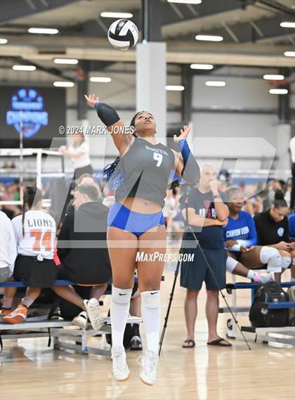 Thumbnail 1 in Perry vs. South Medford (Nike TOC Southwest) photogallery.