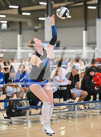 Thumbnail 3 in Perry vs. South Medford (Nike TOC Southwest) photogallery.