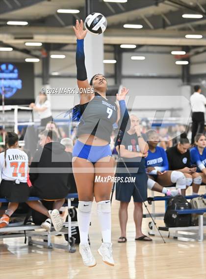Thumbnail 2 in Perry vs. South Medford (Nike TOC Southwest) photogallery.
