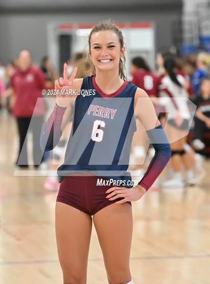 Thumbnail 2 in Perry vs. South Medford (Nike TOC Southwest) photogallery.
