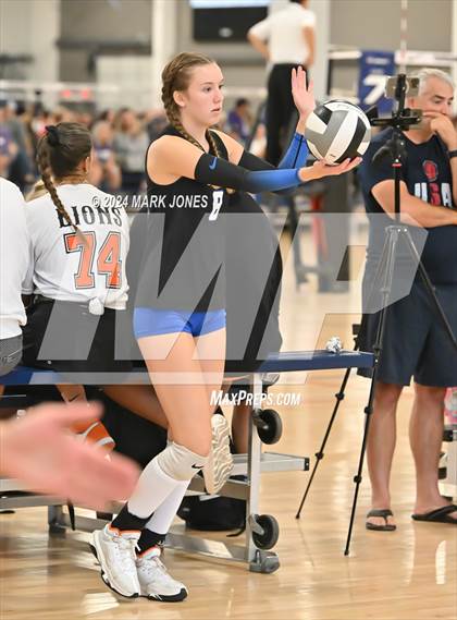 Thumbnail 1 in Perry vs. South Medford (Nike TOC Southwest) photogallery.