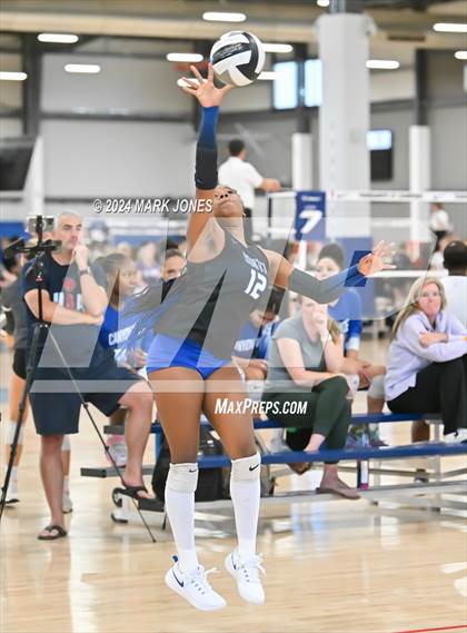 Thumbnail 3 in Perry vs. South Medford (Nike TOC Southwest) photogallery.