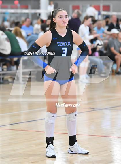 Thumbnail 1 in Perry vs. South Medford (Nike TOC Southwest) photogallery.