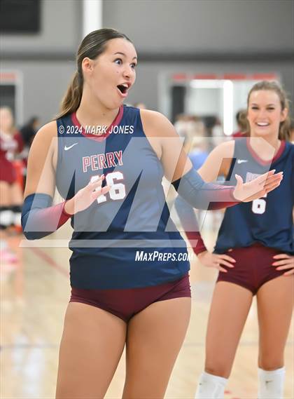 Thumbnail 3 in Perry vs. South Medford (Nike TOC Southwest) photogallery.