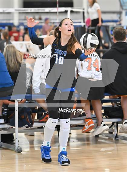 Thumbnail 1 in Perry vs. South Medford (Nike TOC Southwest) photogallery.