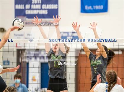 Thumbnail 3 in Hamilton Southeastern vs Westfield (IHSAA 4A Sectional Semifinal) photogallery.