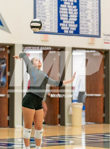 Thumbnail 3 in Hamilton Southeastern vs Westfield (IHSAA 4A Sectional Semifinal) photogallery.